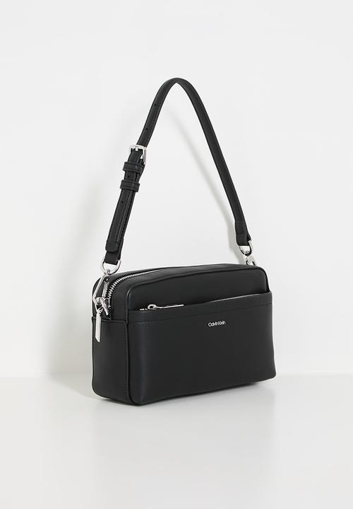 Calvin Klein - CK must convertible camera bag- black