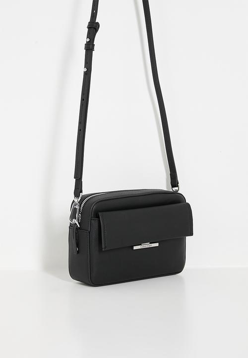 Calvin Klein - CK linear camera bag saffiano- black