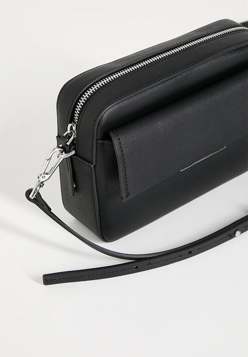 Calvin Klein - CK linear camera bag saffiano- black