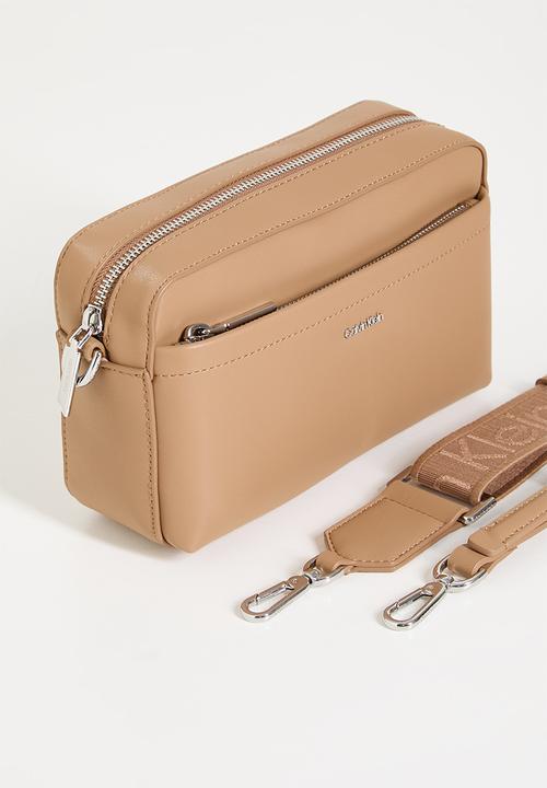 Calvin Klein - CK must convertible camera bag- brown