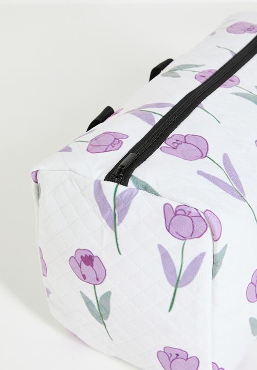 Pop Candy - Quilted travel duffle bag - white/floral aop