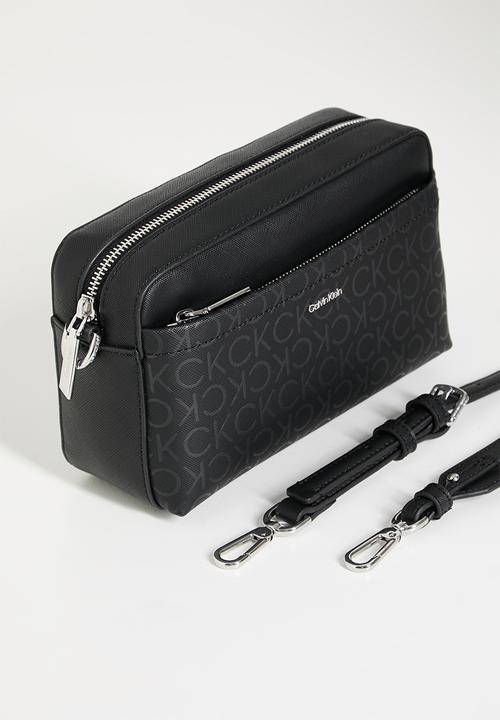 Calvin Klein - CK must convertible camera bag mono - black