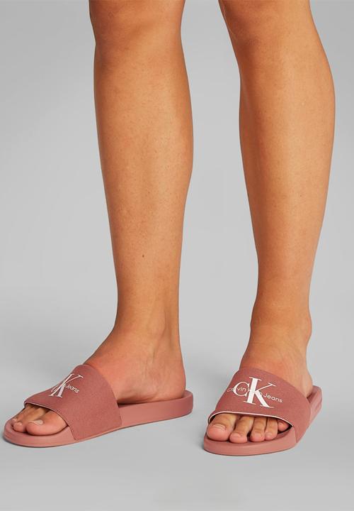 Calvin Klein - SLIDE MONOGRAM CV- Triple Aragon