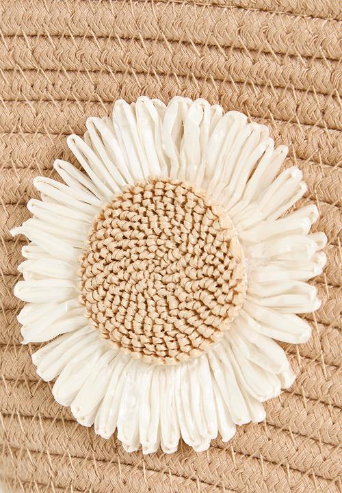 Pop Candy - Bucket-shaped straw bag with woven flower feature - natural