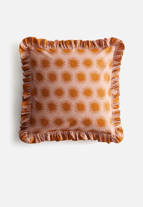 Frill-trimmed cushion cover - dusty pink patterned