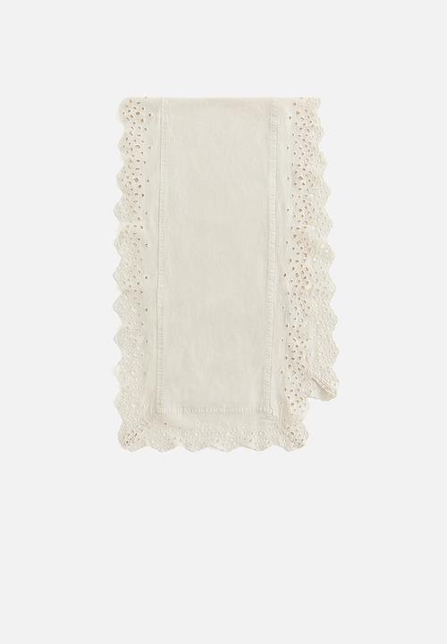 H&M - Broderie anglaise table runner - light beige