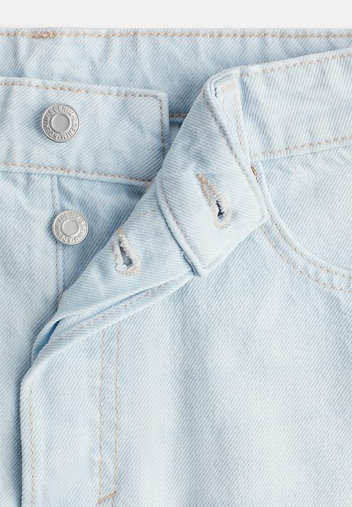 H&M - High knee denim shorts - pale denim blue