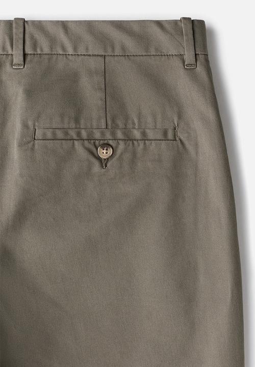 H&M - Regular fit chino shorts - green