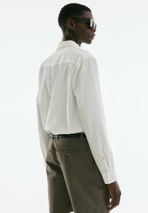H&M - Regular fit chino shorts - green