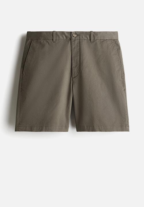 H&M - Regular fit chino shorts - green