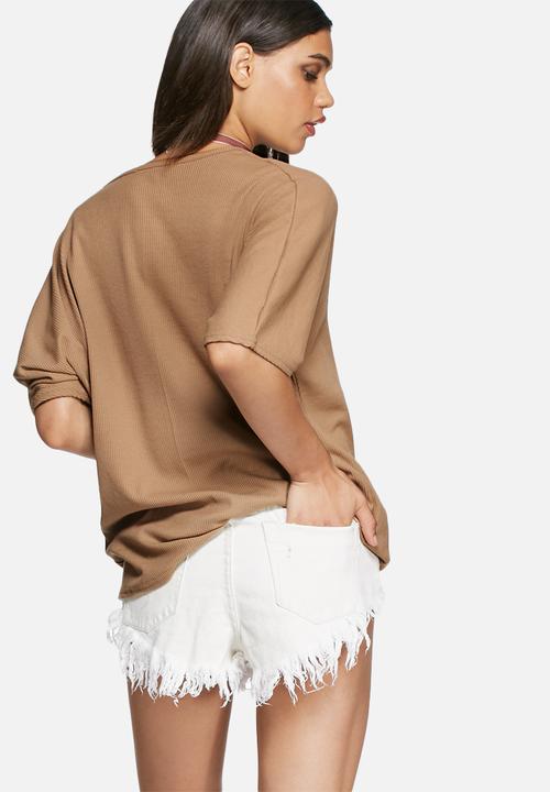 Daisy Street - V-Neck tee