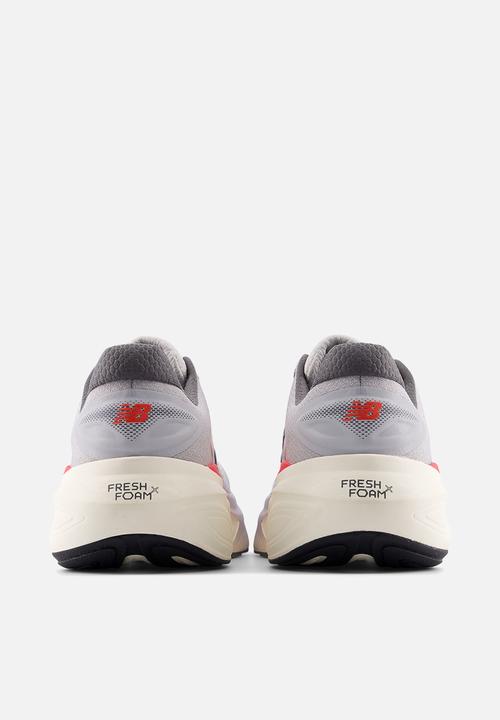 New Balance  - Fresh Foam X More v6