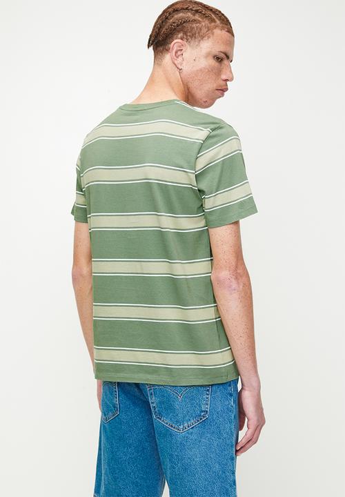 Levi’s® - Ss Classic Pocket Tee - Zachary Stripe Laurel Wreath Jersey