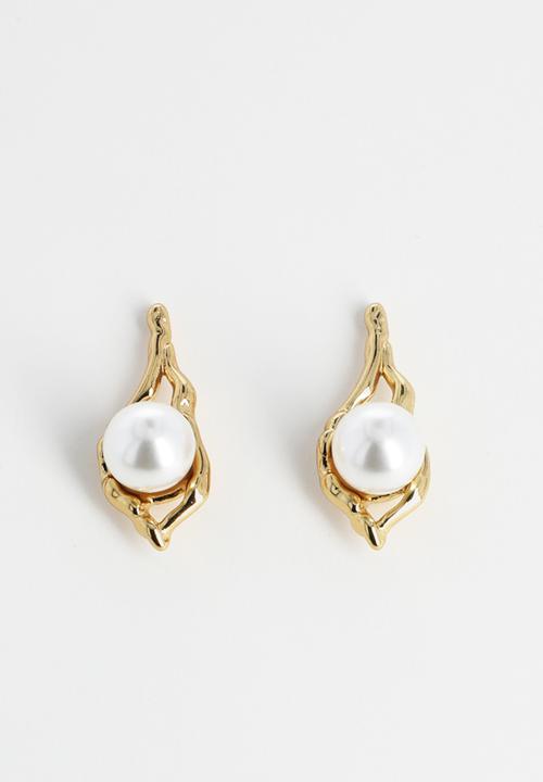 Zoe on Trend - Organic pearl earrings - gold