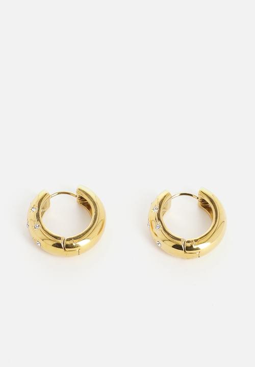 Zoe on Trend - Stunning star studded hoop earrings - gold
