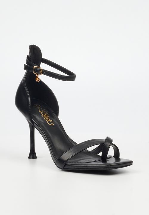 Miss Black - Chanel 4 toe-loop heel - black