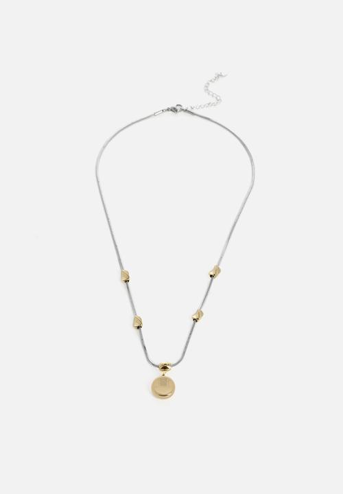 Zoe on Trend - With a twist designer necklace - gold