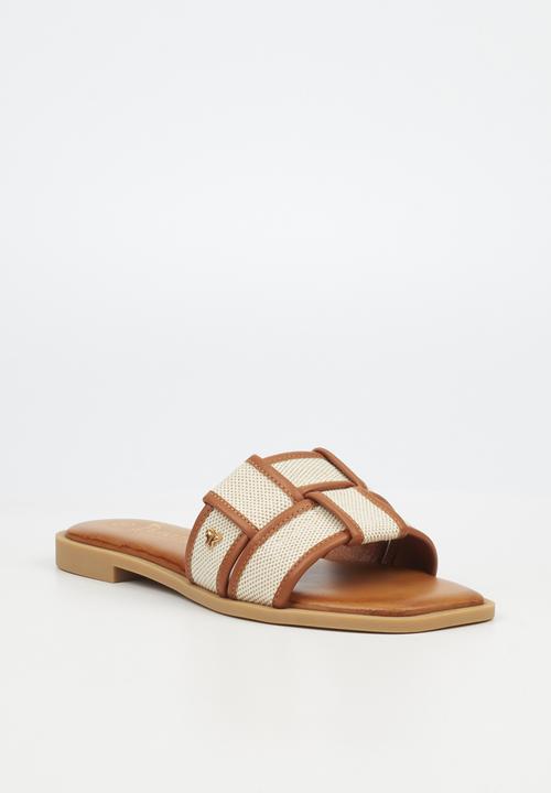Butterfly Feet - Dorey 1 slide - tan