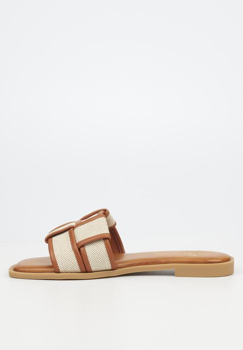 Butterfly Feet - Dorey 1 slide - tan