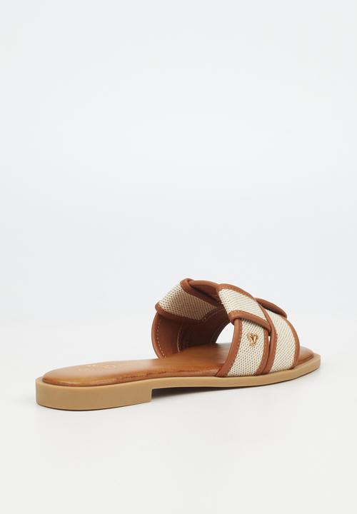 Butterfly Feet - Dorey 1 slide - tan