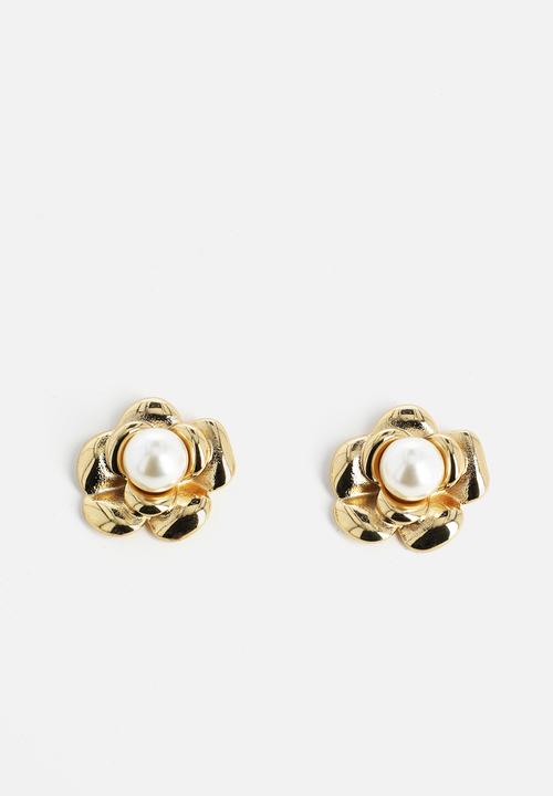 Zoe on Trend - Flower and pearl earrings - gold