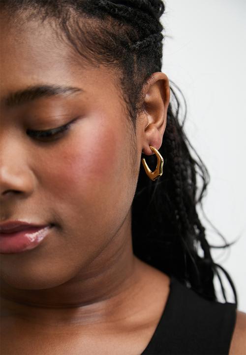 Zoe on Trend - Organic style hoop earrings - gold