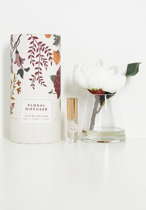 Silk By Design - Magnolia Flower & Amber Intense Diffuser Get Set - white
