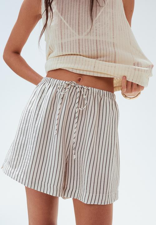 H&M - Drawstring shorts - cream striped