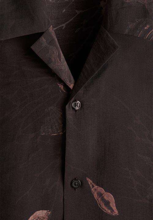 H&M - Regular fit lyocell-blend resort shirt - dark brown patterned 