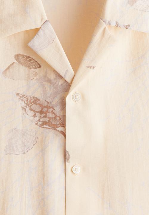H&M - Regular fit lyocell-blend resort shirt - cream patterned