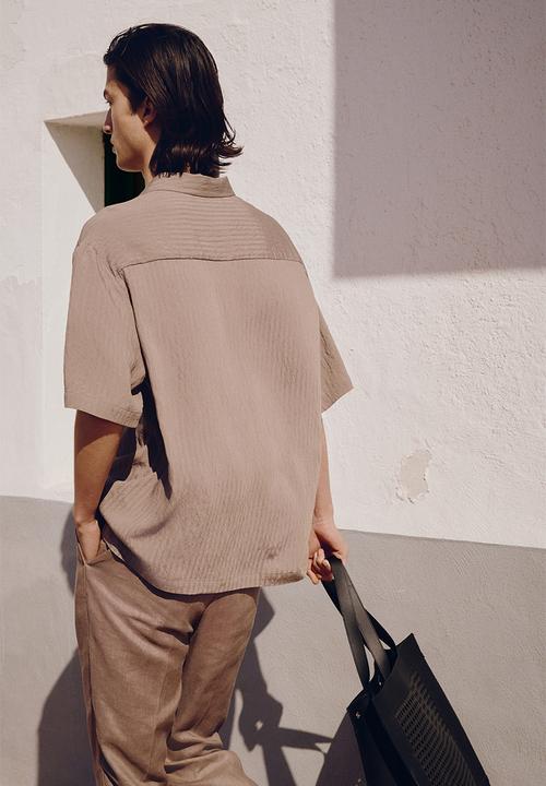 H&M - Loose fit crinkled resort shirt - dusty brown