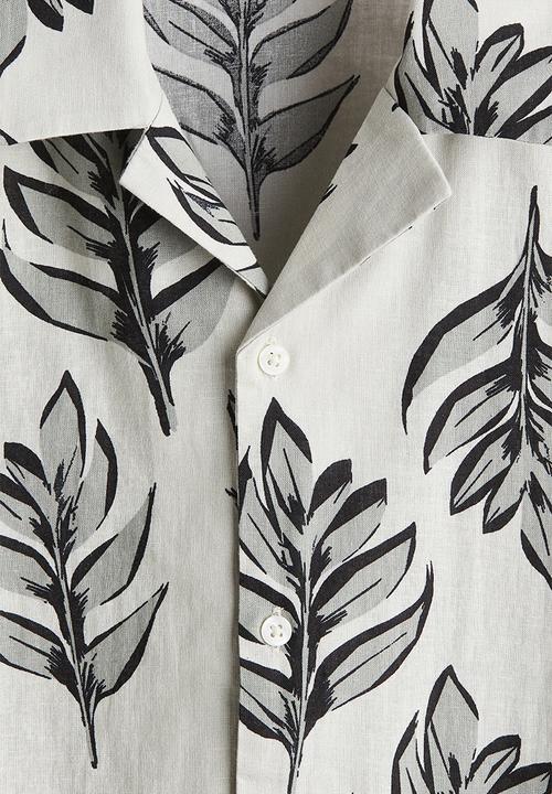 H&M - Regular fit linen-blend resort shirt - white & grey patterned