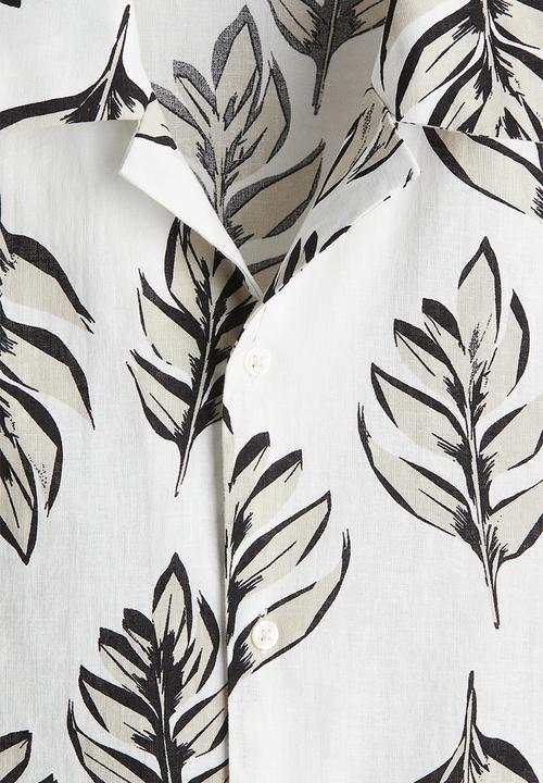 H&M - Regular fit linen-blend resort shirt - white & beige patterned