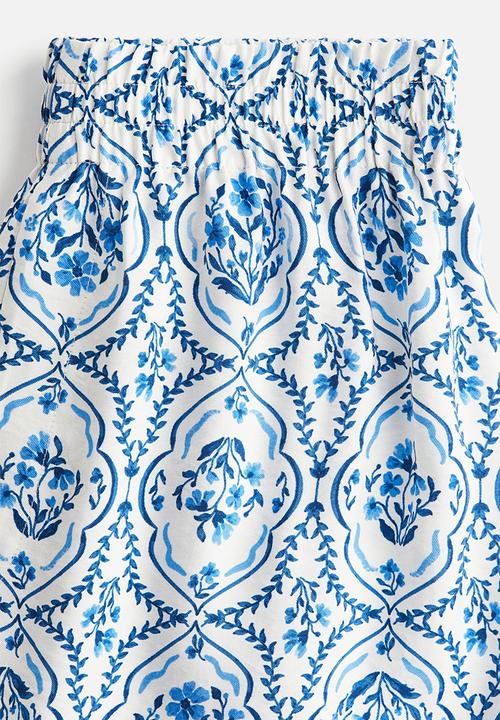 H&M - Pull-on twill shorts - white/blue patterned
