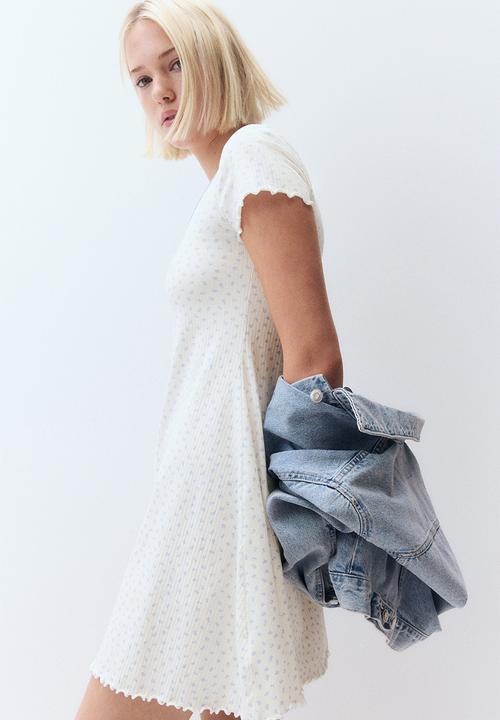 Overlock-detail flared-skirt dress - white floral - 1272559002