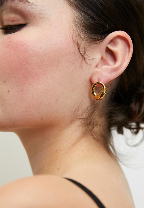 Zoe on Trend - Sleek designer earrings - gold