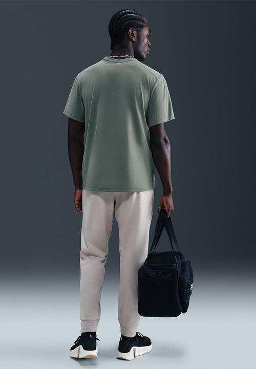Nike - Hyverse Dri-FIT UV Short-sleeve Versatile Top - Clay Green/Clay Green