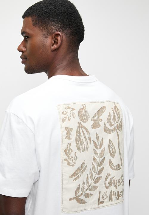 GUESS - Ss Cn Patch At Back Tee - Pure White