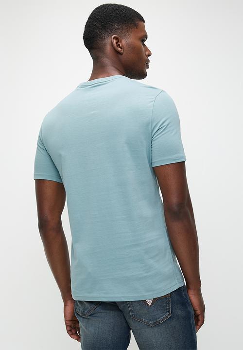 GUESS - Short sleeve Cn Triangle Tee - Honest Blue