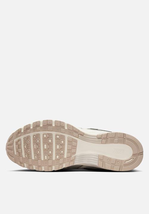 Nike - P-6000
