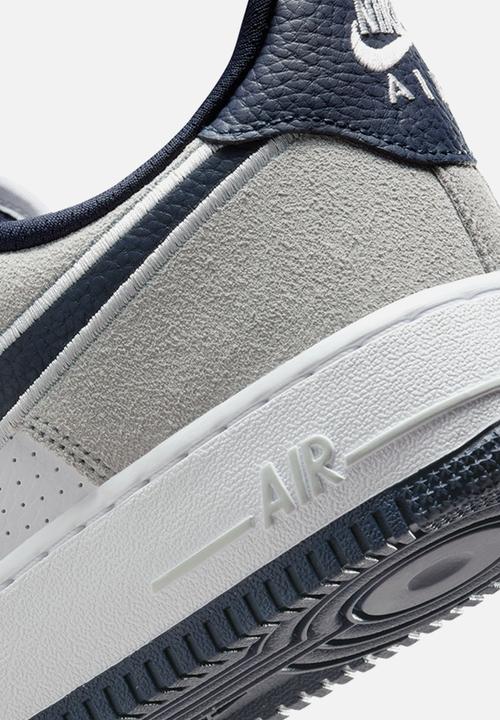 Nike - AIR FORCE 1 '07 LV8