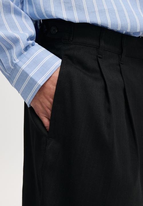 Cotton On - Super Baggy Pleated Short - Black