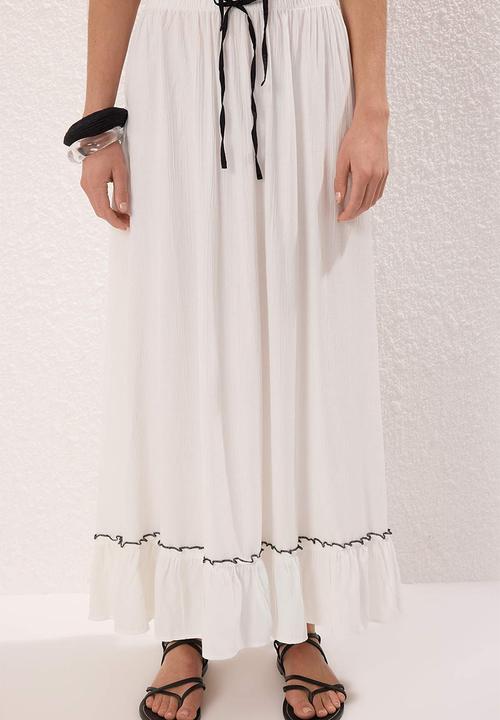 Trendyol - White Textured Ribbon Detailed Piping Beach Blouse Skirt Set