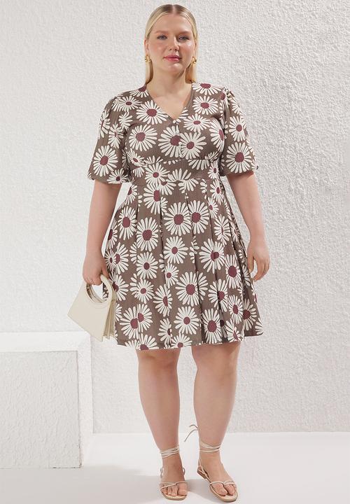 Trendyol - V-neck balloon sleeve floral pattern knitted plus size dress - very colorful
