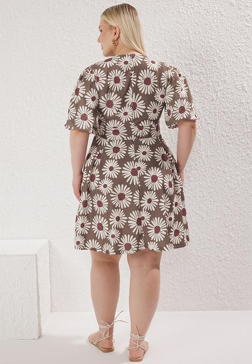 Trendyol - V-neck balloon sleeve floral pattern knitted plus size dress - very colorful