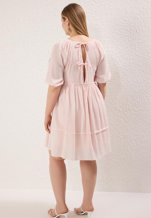 Trendyol - Balloon sleeve crinkle mini woven plus size dress - pink