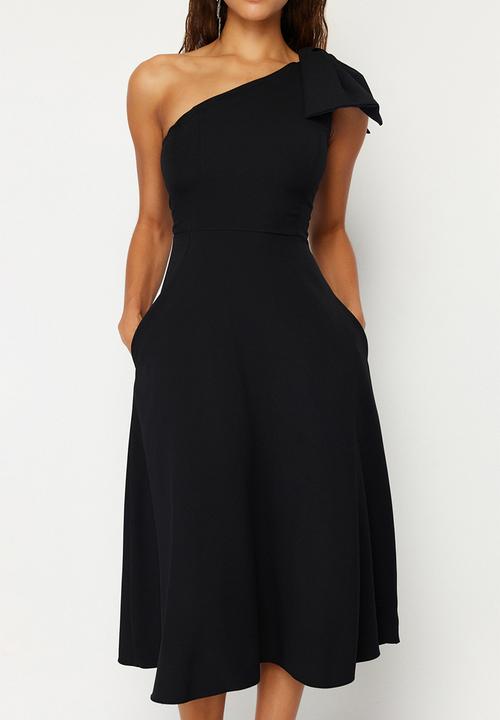 Trendyol - A-Line Bow Detailed Woven Evening Dress - Black