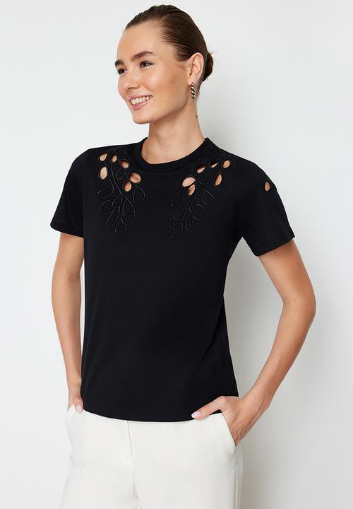 Trendyol - Embroidered pattern knitted T-shirt - black