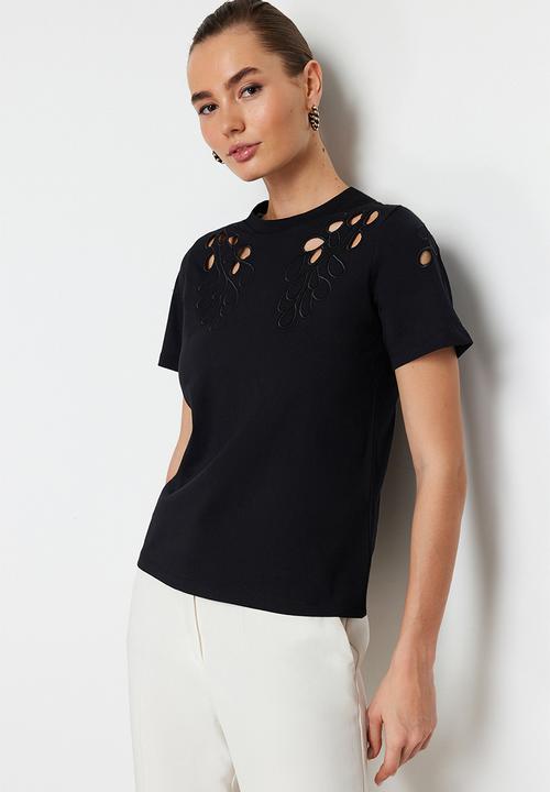 Trendyol - Embroidered pattern knitted T-shirt - black