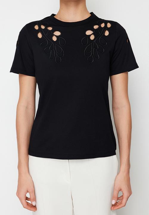 Trendyol - Embroidered pattern knitted T-shirt - black